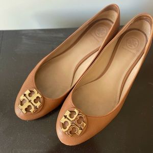 Tory Burch Gold Emblum Flats in Tan Size 8.5